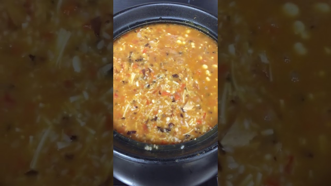 番茄養生粥、寶寶粥陶鍋熬煮中