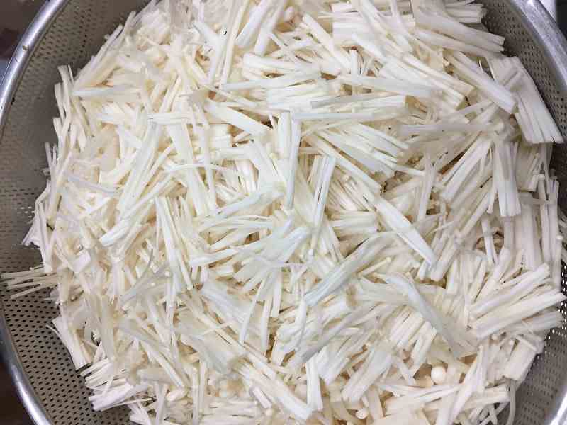 金針菇切絲段
